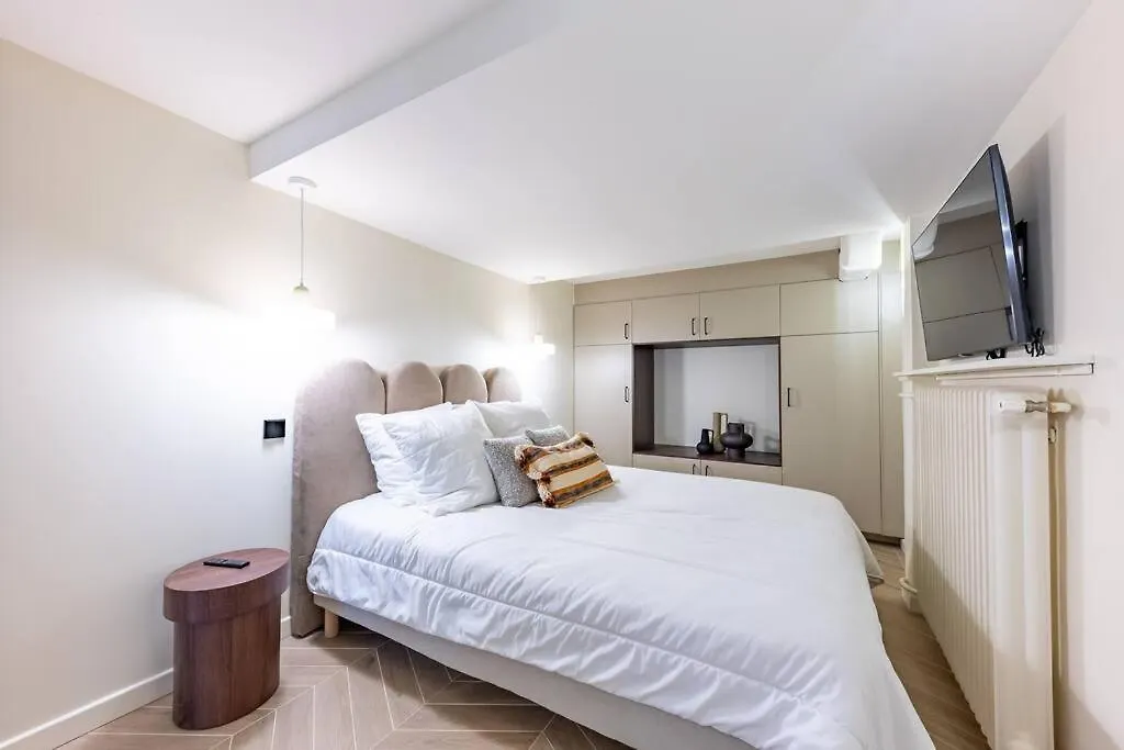 New Spacious 4 Star Family In Chic 16th District Paris