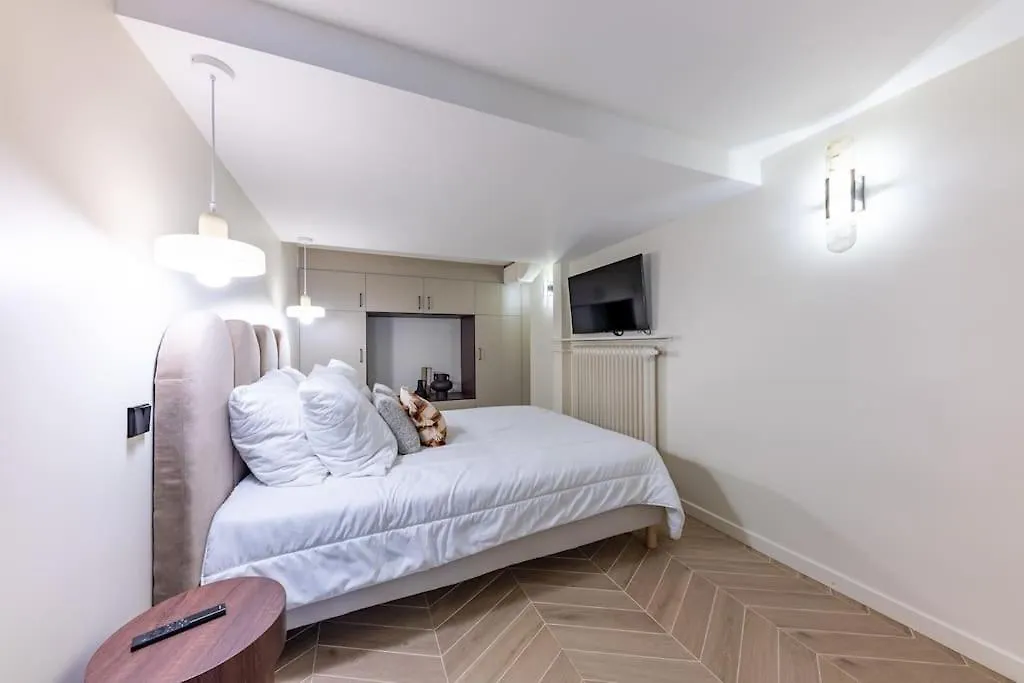 New Spacious 4 Star Family In Chic 16th District Apartment Paris