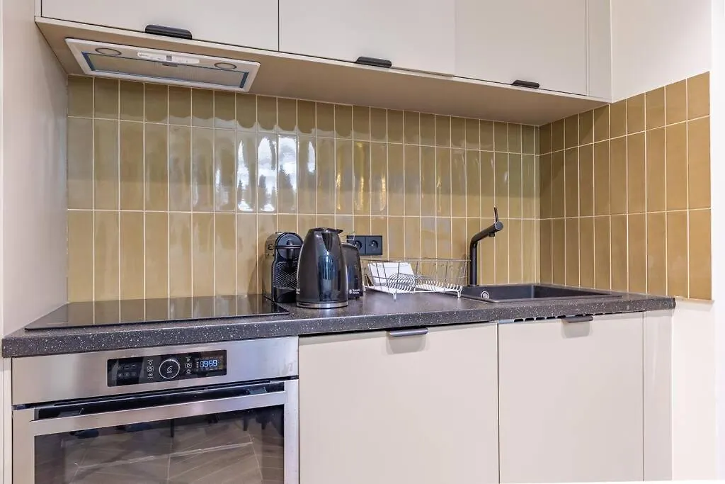 New Spacious 4 Star Family In Chic 16th District *